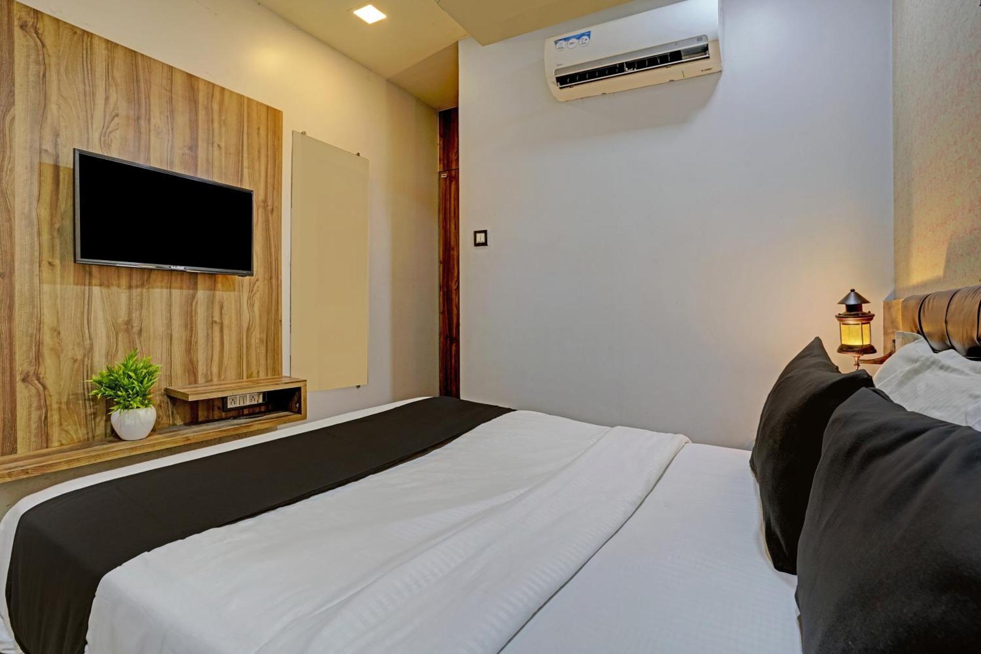 Hotel O Blue Inn Residence Near R City Mall Mumbai  Buitenkant foto