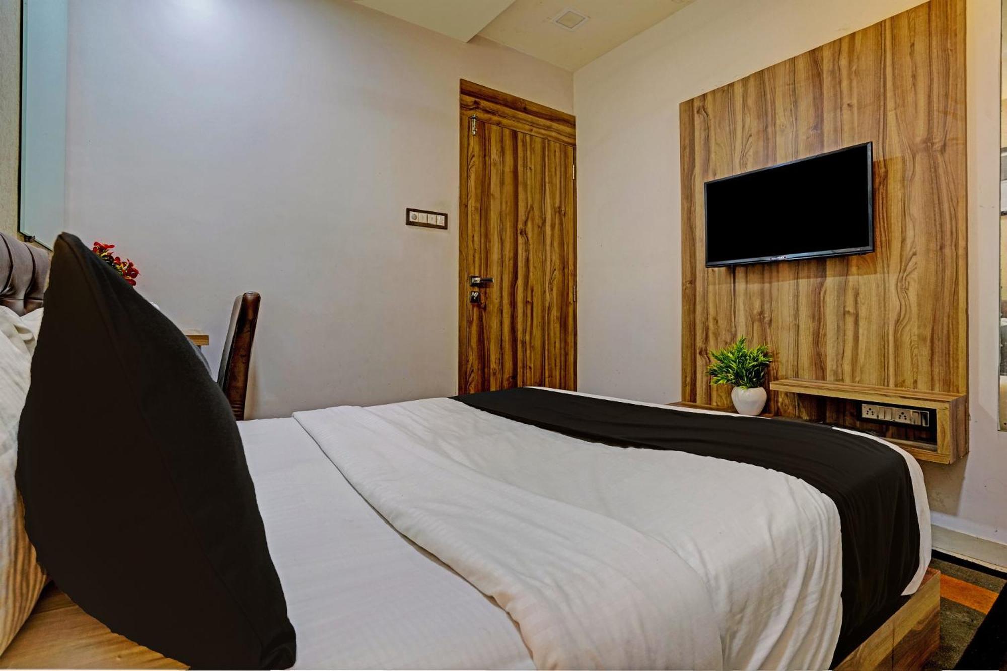 Hotel O Blue Inn Residence Near R City Mall Mumbai  Buitenkant foto
