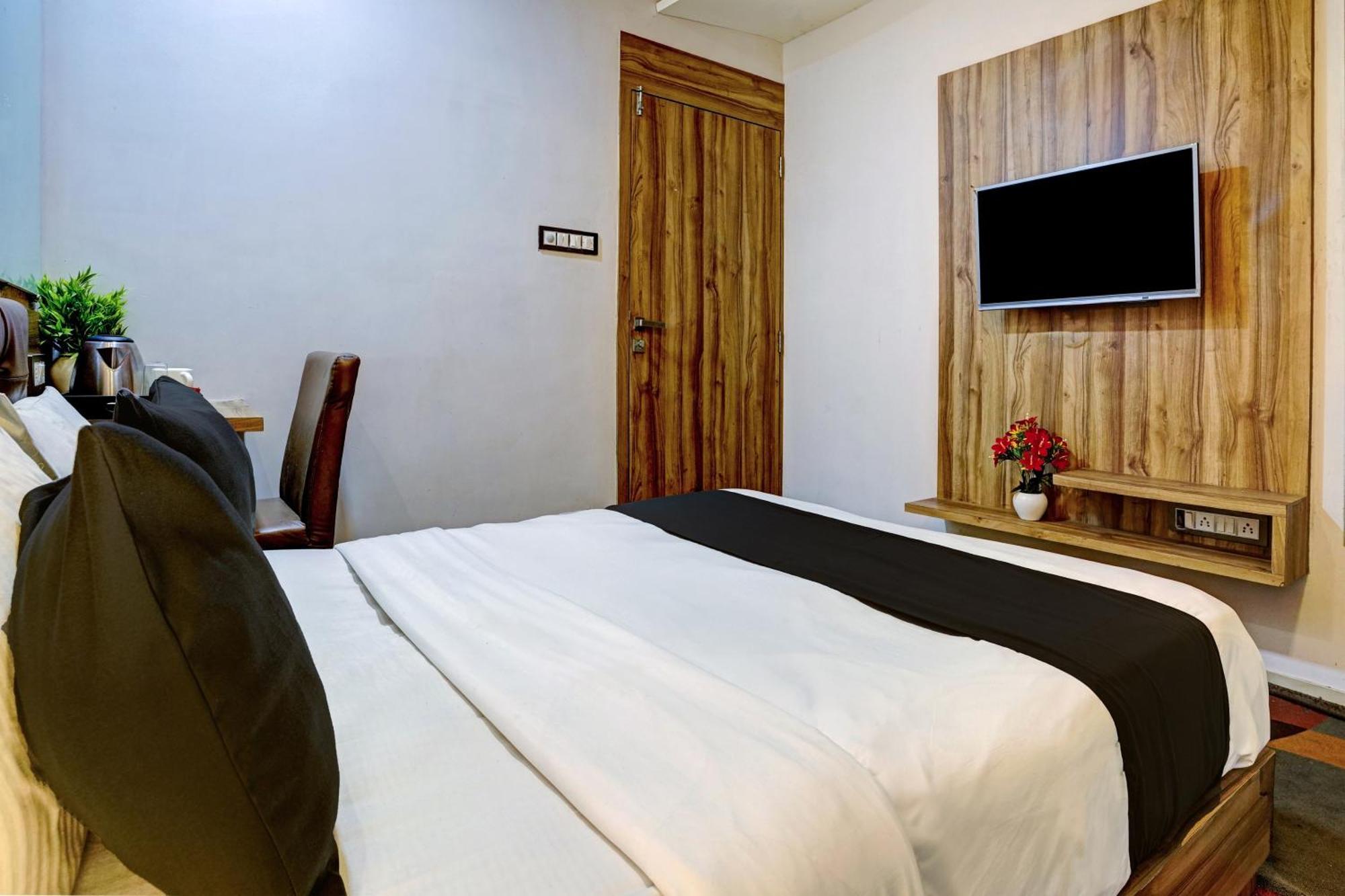 Hotel O Blue Inn Residence Near R City Mall Mumbai  Buitenkant foto