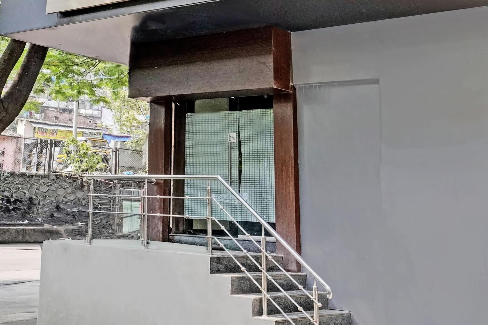 Hotel O Blue Inn Residence Near R City Mall Mumbai  Buitenkant foto